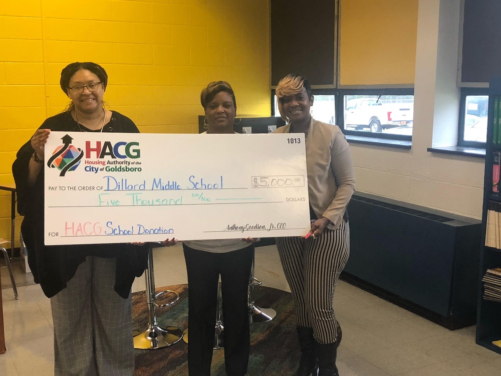 HACG with Dillard Middle School presenting donation